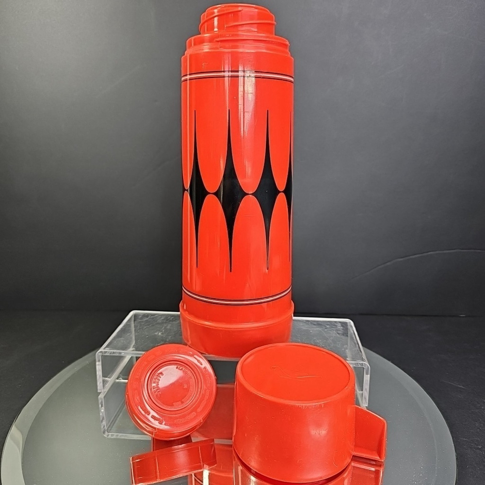 VINTAGE ALLADIN THERMOS Black Diamond Pattern & Red Vanguard Nice Condition USA